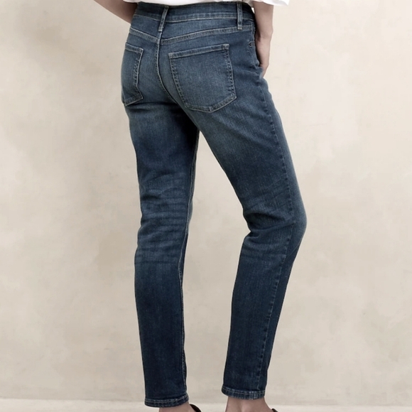 Banana Republic Girlfriend 5 Pocket Ankle Jean - Picture 4 of 11